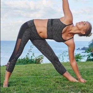 Athletes mind over mat mesh Capri leggings